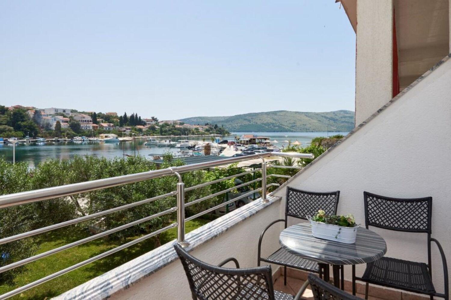 Apartments Mare - 30 M From Pebble Beach Seget Vranjica Kültér fotó