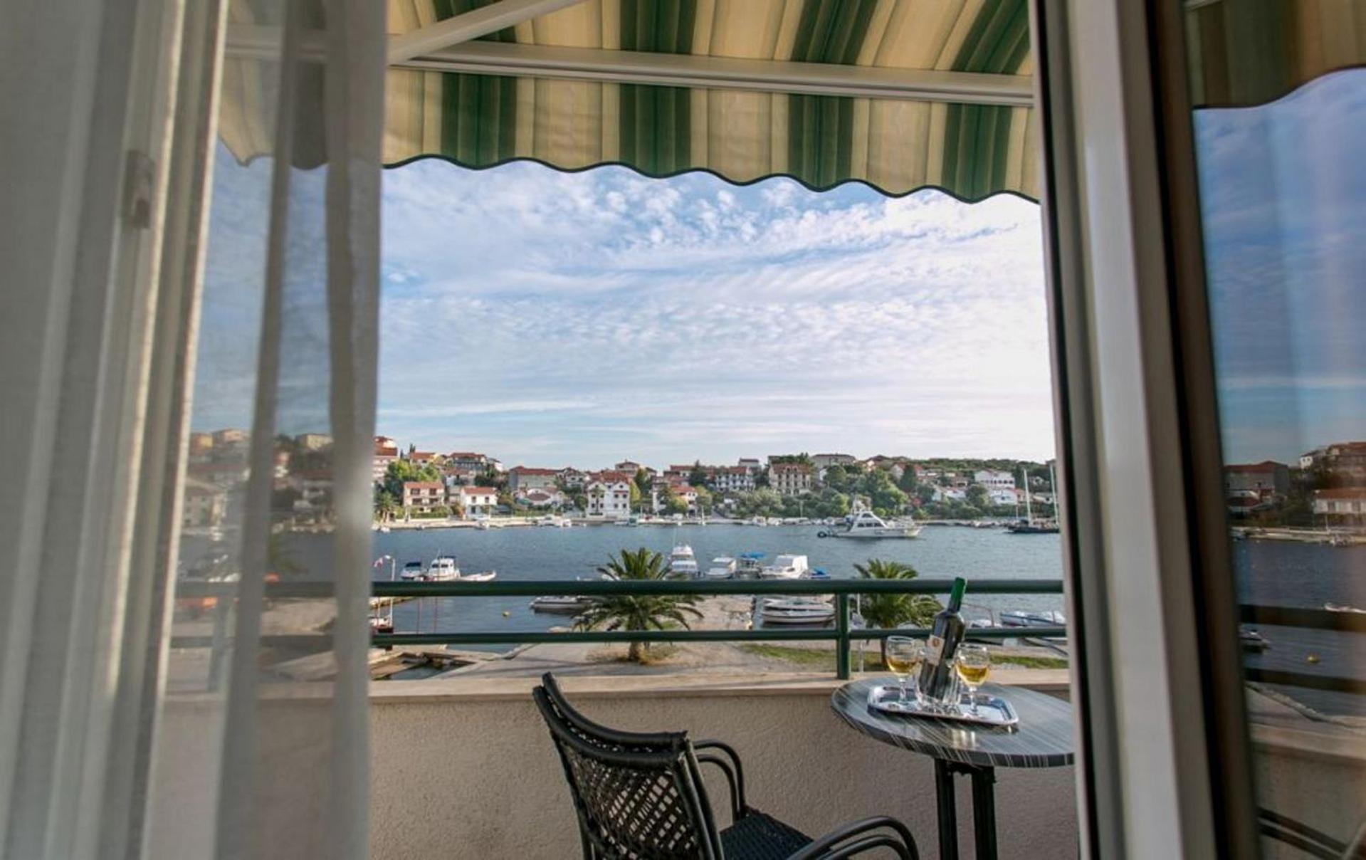 Apartments Mare - 30 M From Pebble Beach Seget Vranjica Kültér fotó