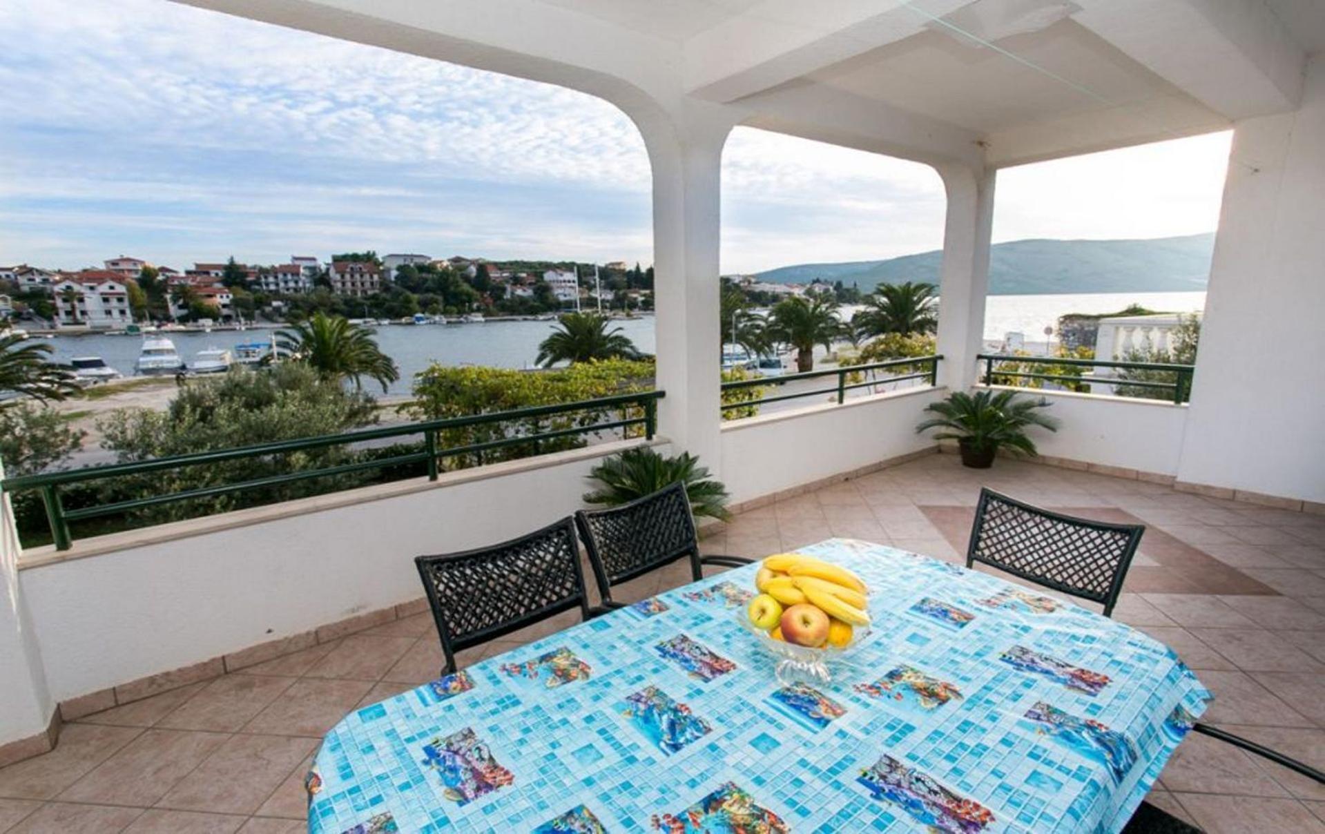 Apartments Mare - 30 M From Pebble Beach Seget Vranjica Kültér fotó