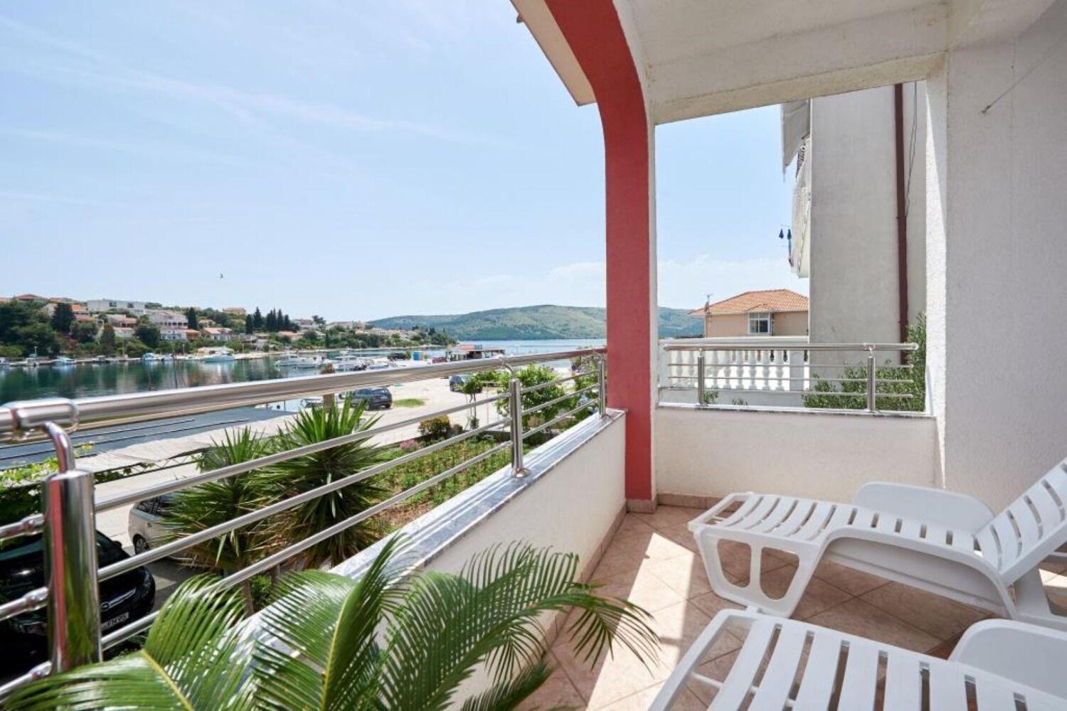 Apartments Mare - 30 M From Pebble Beach Seget Vranjica Kültér fotó