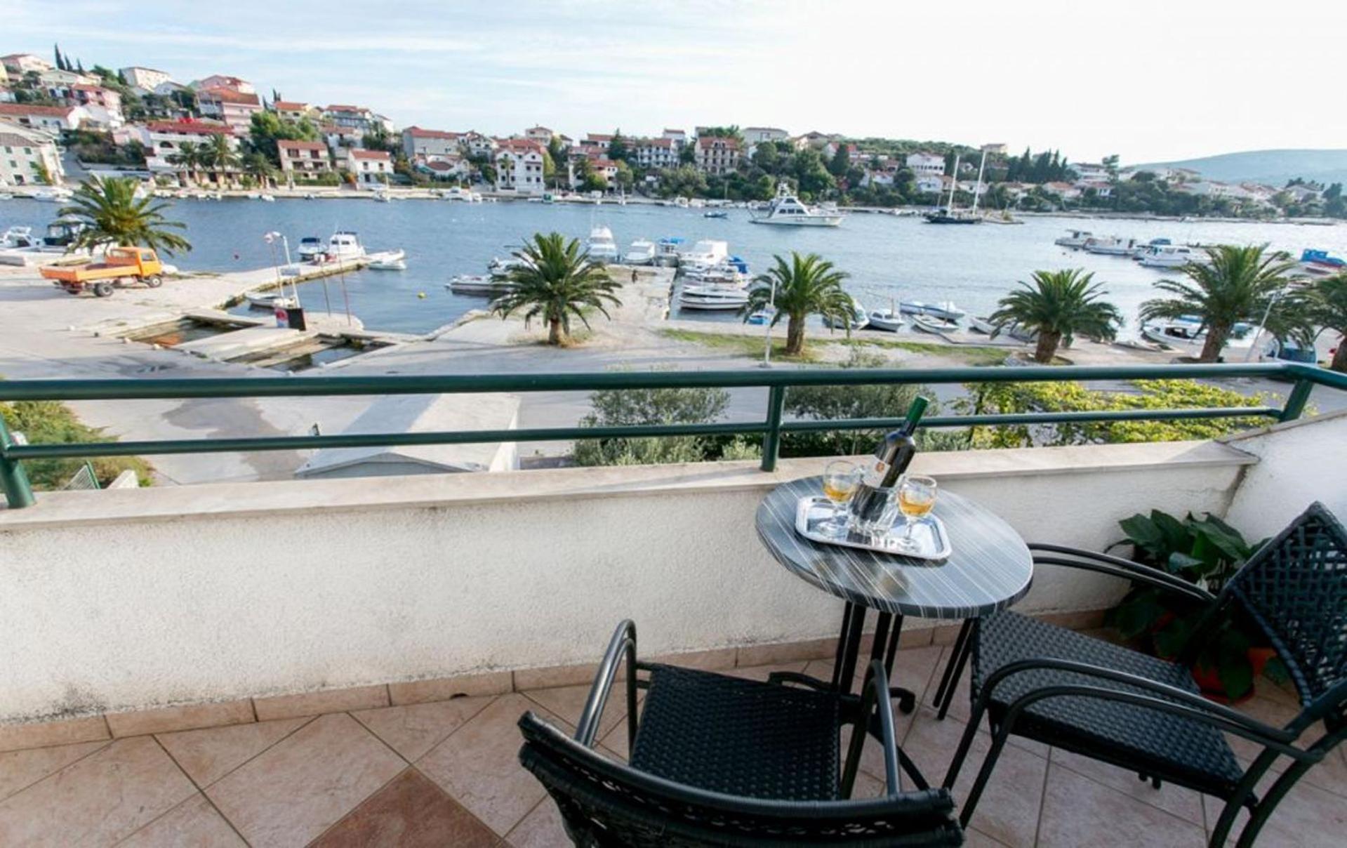 Apartments Mare - 30 M From Pebble Beach Seget Vranjica Kültér fotó