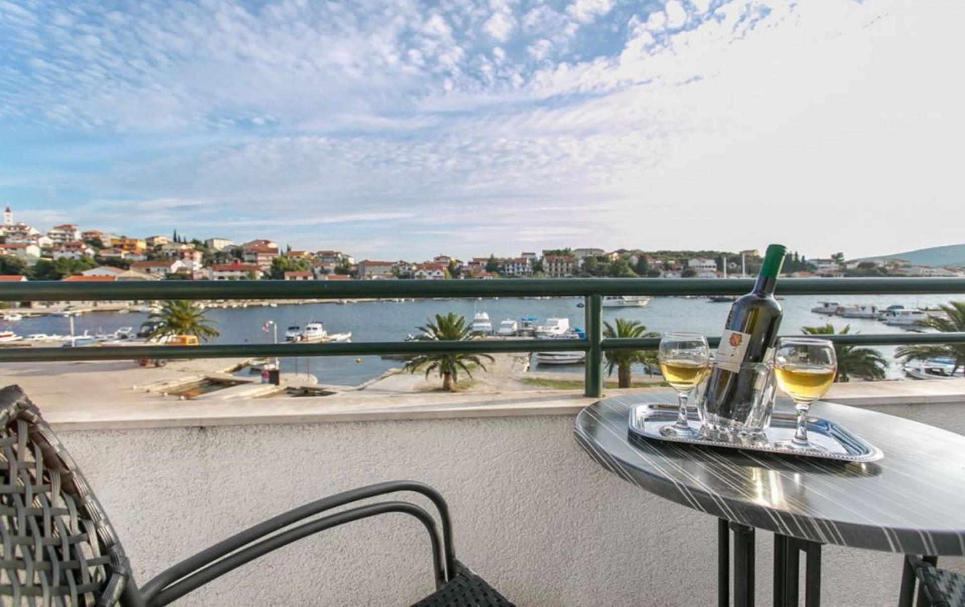 Apartments Mare - 30 M From Pebble Beach Seget Vranjica Kültér fotó